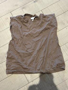 ✨2/$15✨ H&M Taupe Brown Crew Neck Sleeveless Tee